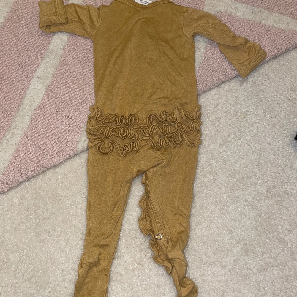 Spearmint love button up ruffle footie